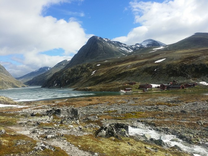 Rondvassbu med Svartnuten i bakgrunden
